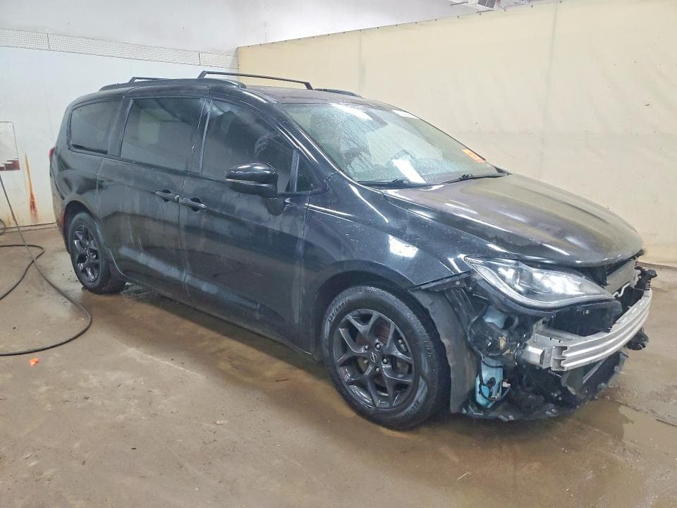 2020 CHRYSLER PACIFICA LIMITED 4