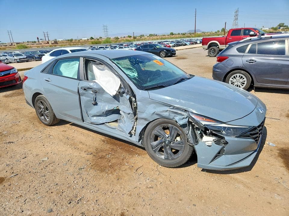 2022 HYUNDAI ELANTRA SEL 4