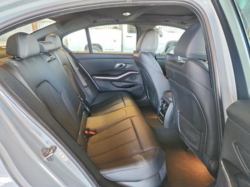 2023 BMW 330E 10