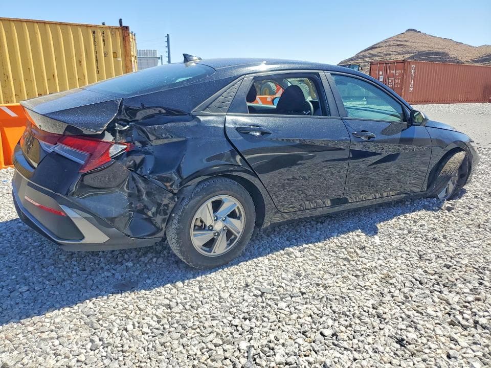 2024 HYUNDAI ELANTRA SE 3