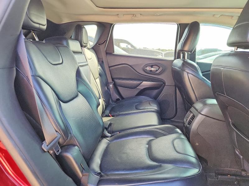 2019 JEEP CHEROKEE OVERLAND 11