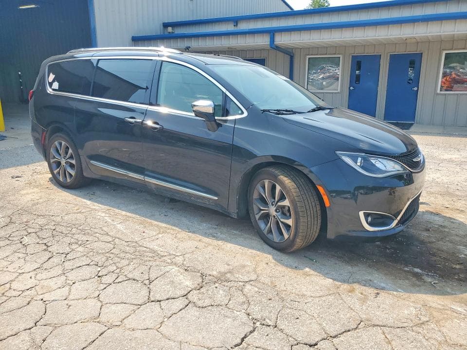 2017 CHRYSLER PACIFICA LIMITED 4