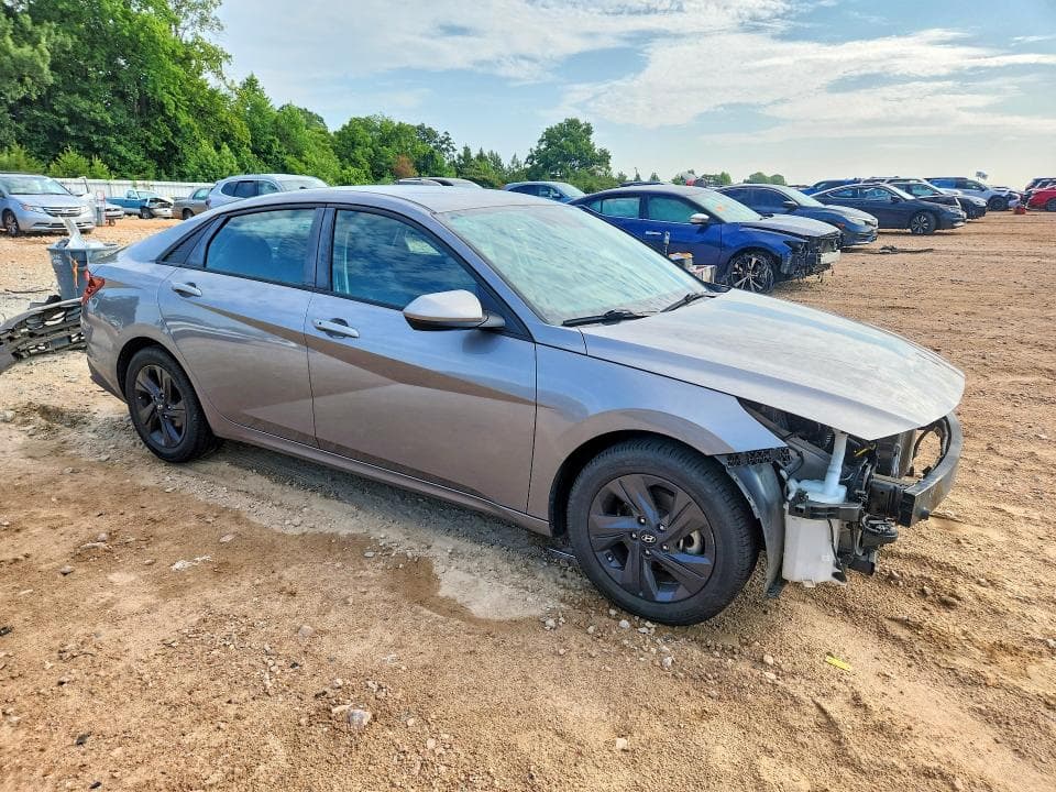 2022 HYUNDAI ELANTRA SEL 4