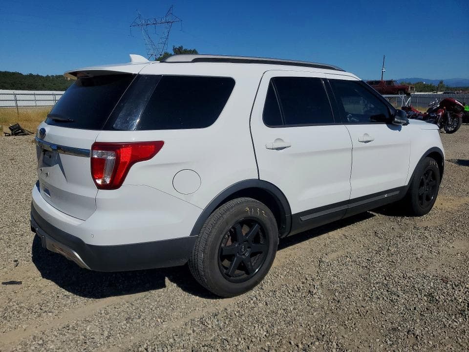 2017 FORD EXPLORER XLT 3