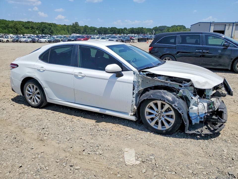 2020 TOYOTA CAMRY LE 4