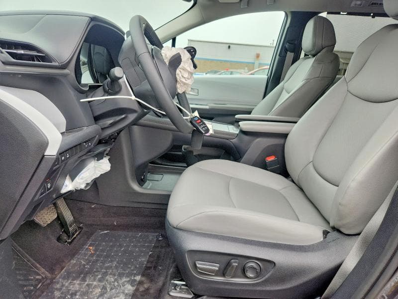 2025 TOYOTA SIENNA XLE 8-PASSENGER 7