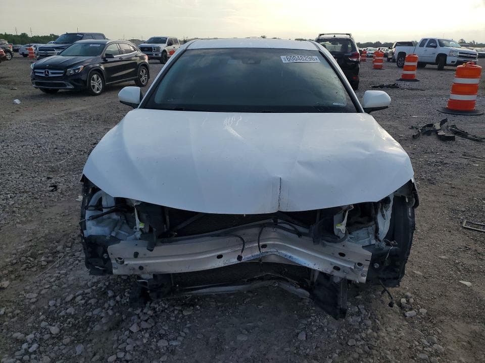 2018 TOYOTA CAMRY LE 5