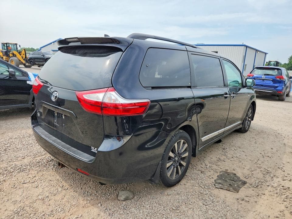 2018 TOYOTA SIENNA XLE 7-PASSENGER 3