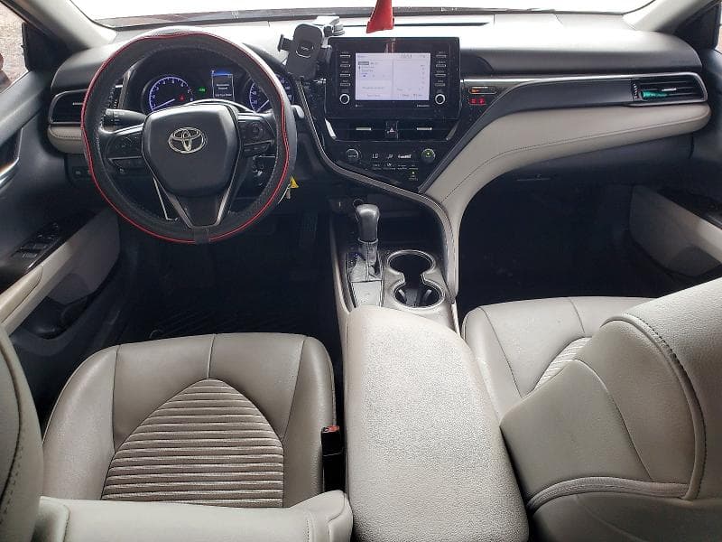 2021 TOYOTA CAMRY SE 8