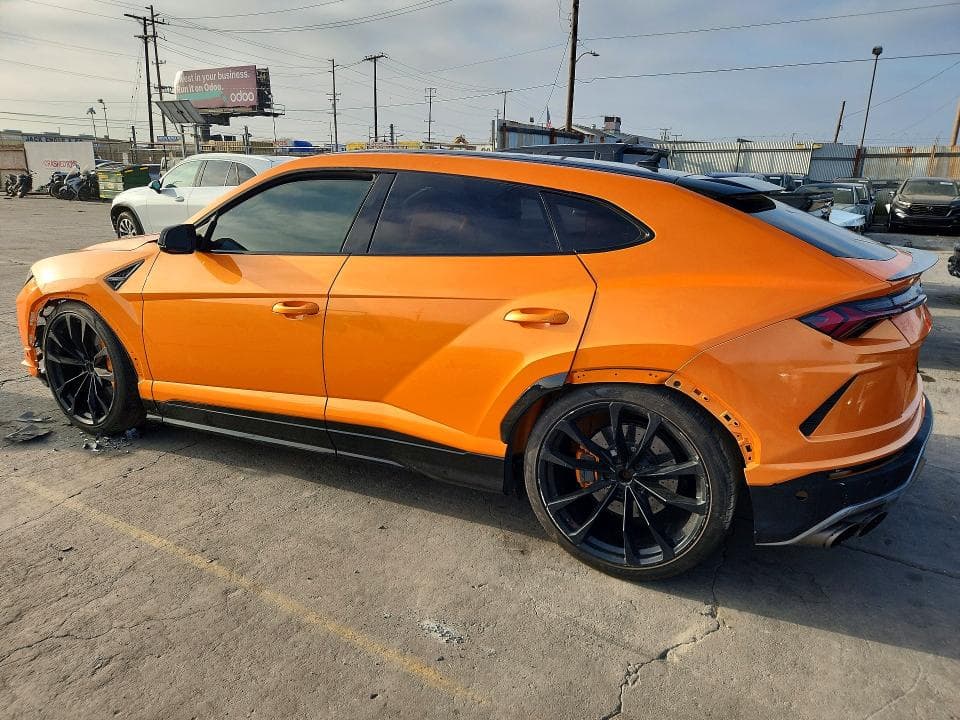 2022 LAMBORGHINI URUS 2
