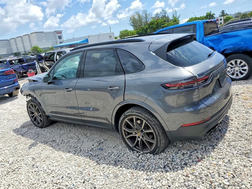 2022 PORSCHE CAYENNE 2