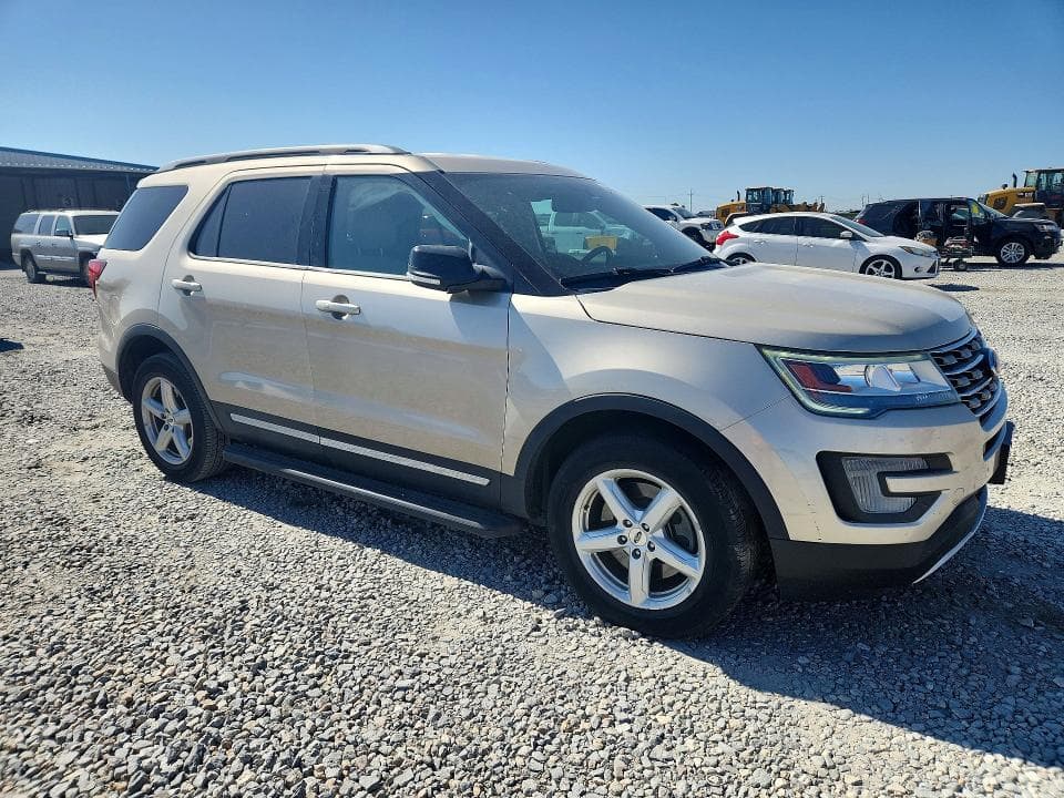 2017 FORD EXPLORER XLT 4