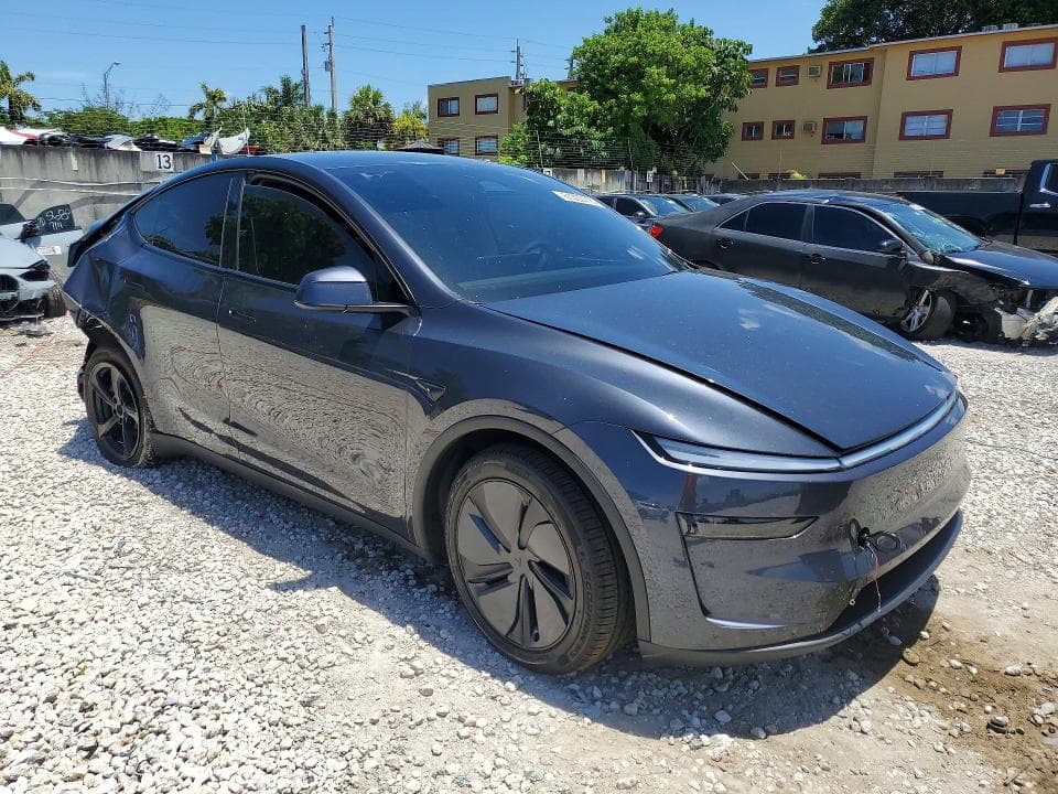 2026 TESLA MODEL Y 4