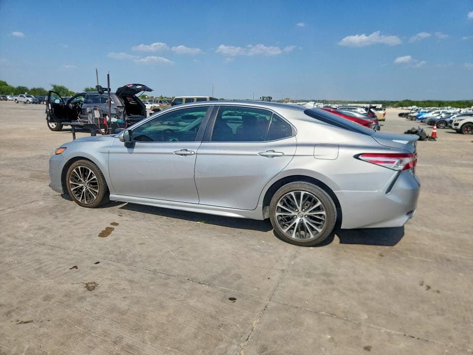 2020 TOYOTA CAMRY SE 2