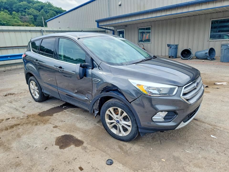 2017 FORD ESCAPE SE 4