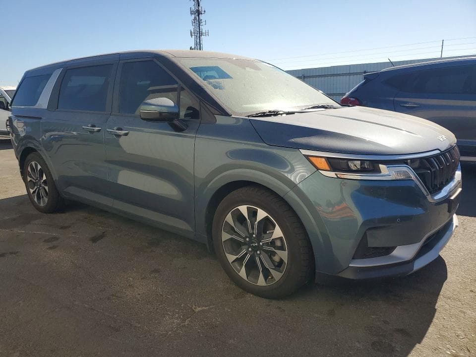 2022 KIA CARNIVAL EX 4