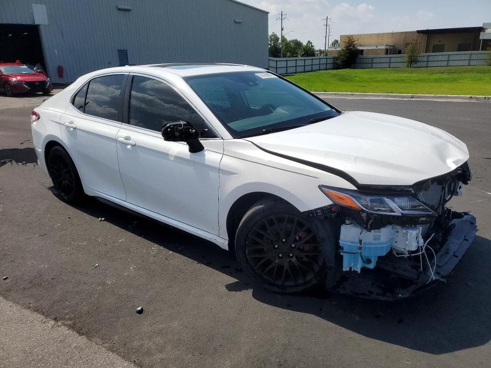 2020 TOYOTA CAMRY SE 4