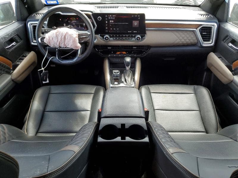 2023 GMC CANYON DENALI 8