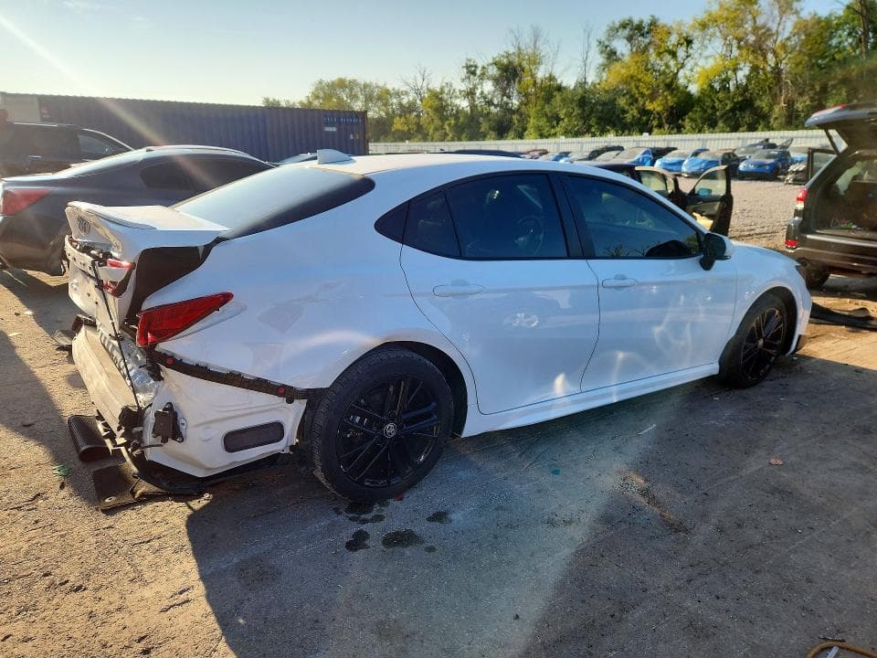2025 TOYOTA CAMRY SE 3