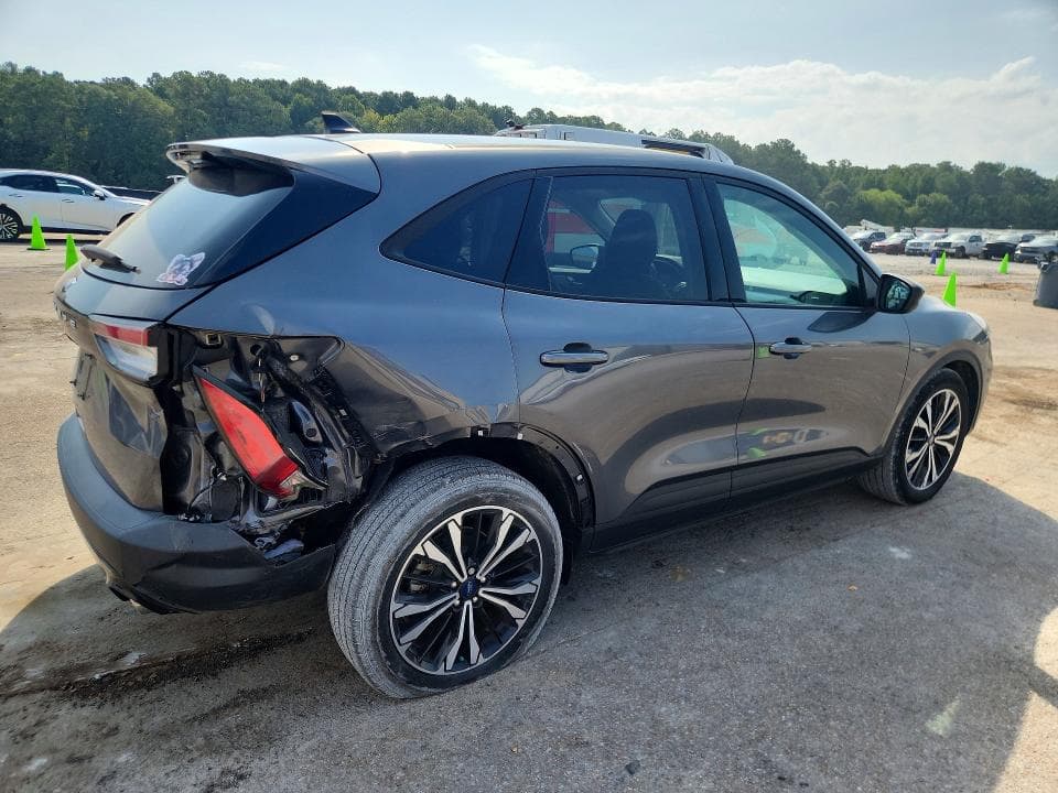 2021 FORD ESCAPE SE 3