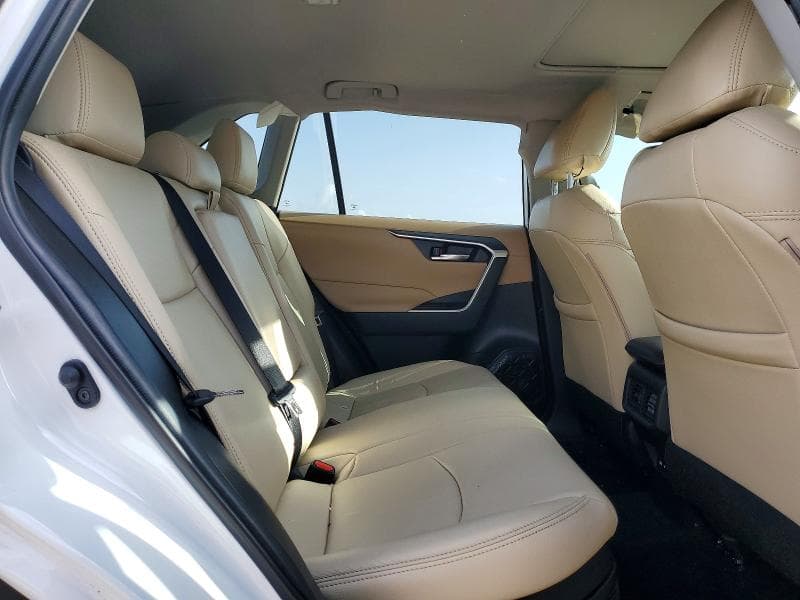 2021 TOYOTA RAV4 XLE 11