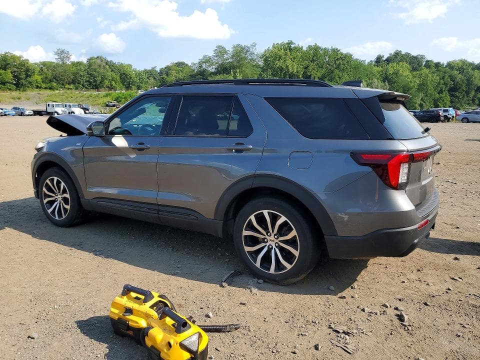 2025 FORD EXPLORER ST-LINE 2