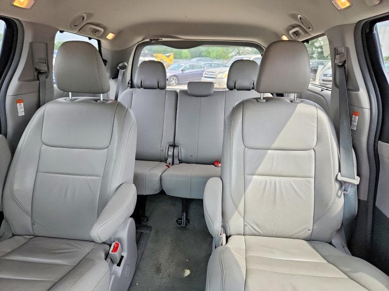 2018 TOYOTA SIENNA XLE 7-PASSENGER 10