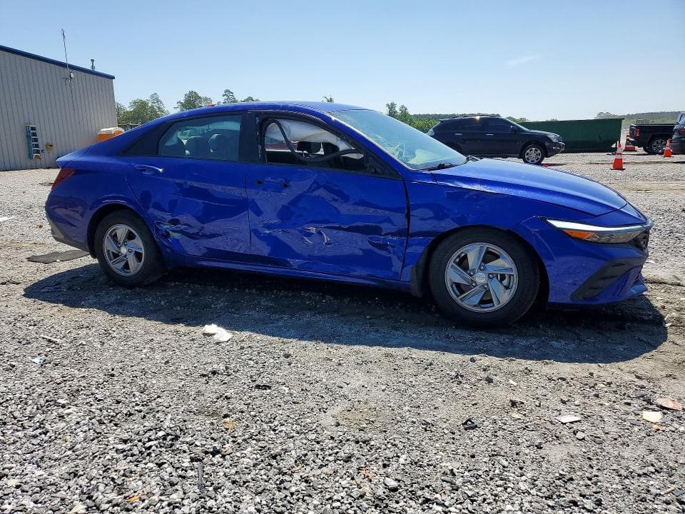 2024 HYUNDAI ELANTRA SE 4