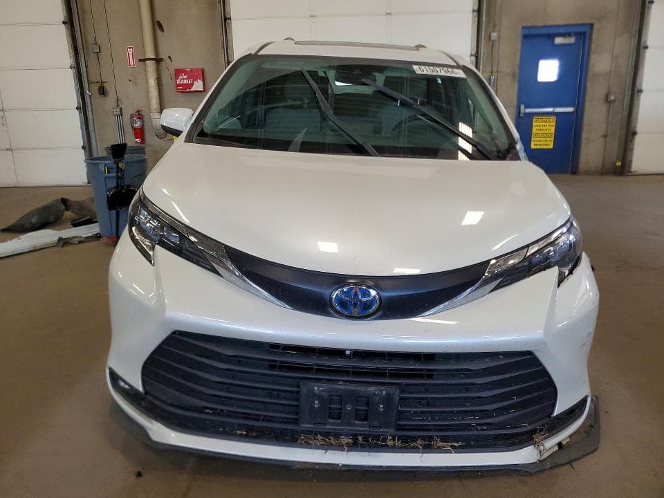 2025 TOYOTA SIENNA XLE 7-PASSENGER 5
