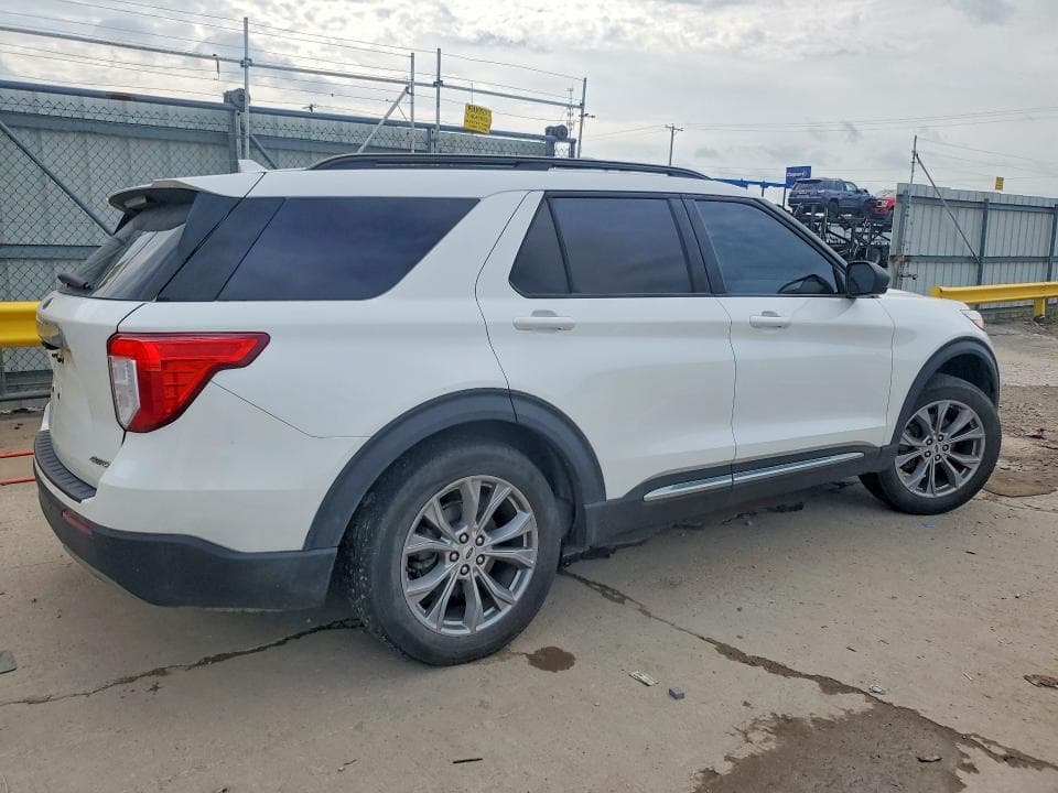 2022 FORD EXPLORER XLT 3