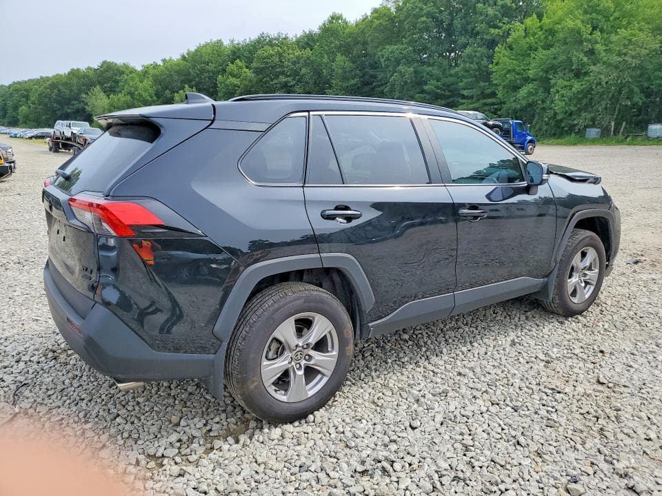 2025 TOYOTA RAV4 XLE 3