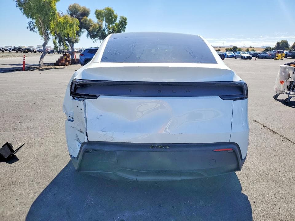 2026 TESLA MODEL Y 6