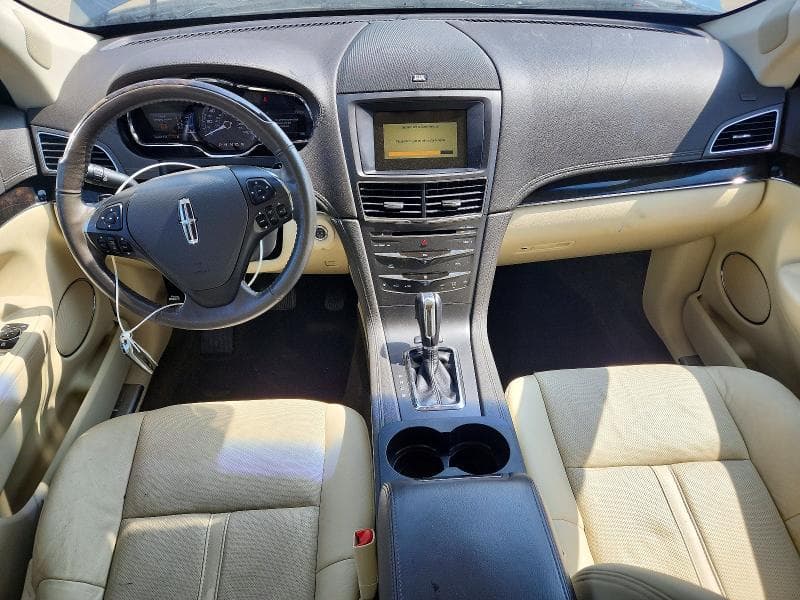 2019 LINCOLN MKT 8