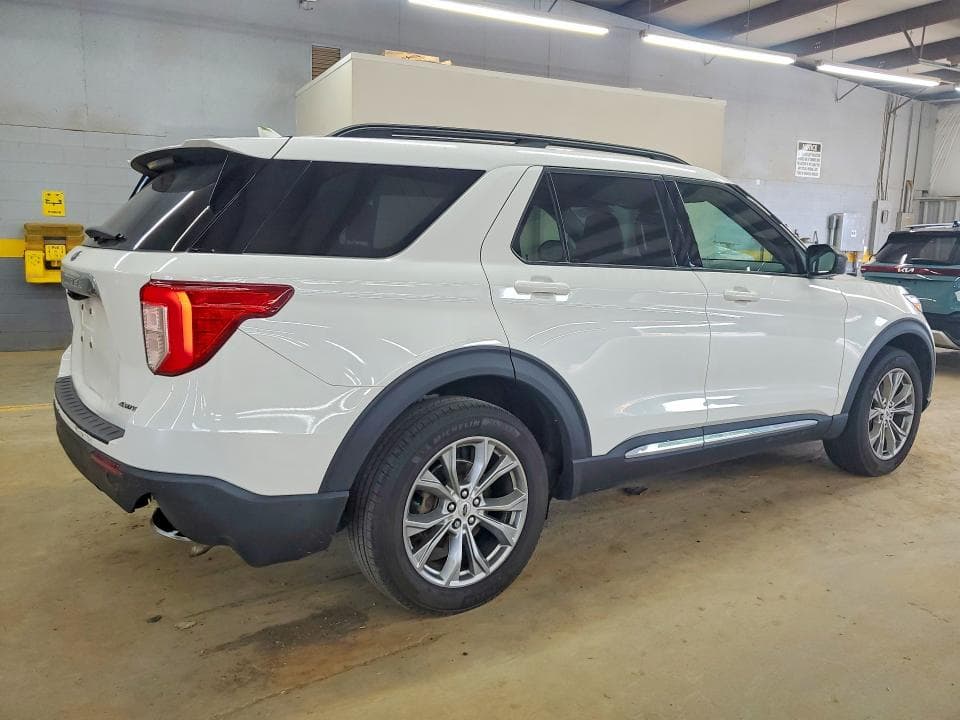 2023 FORD EXPLORER XLT 3