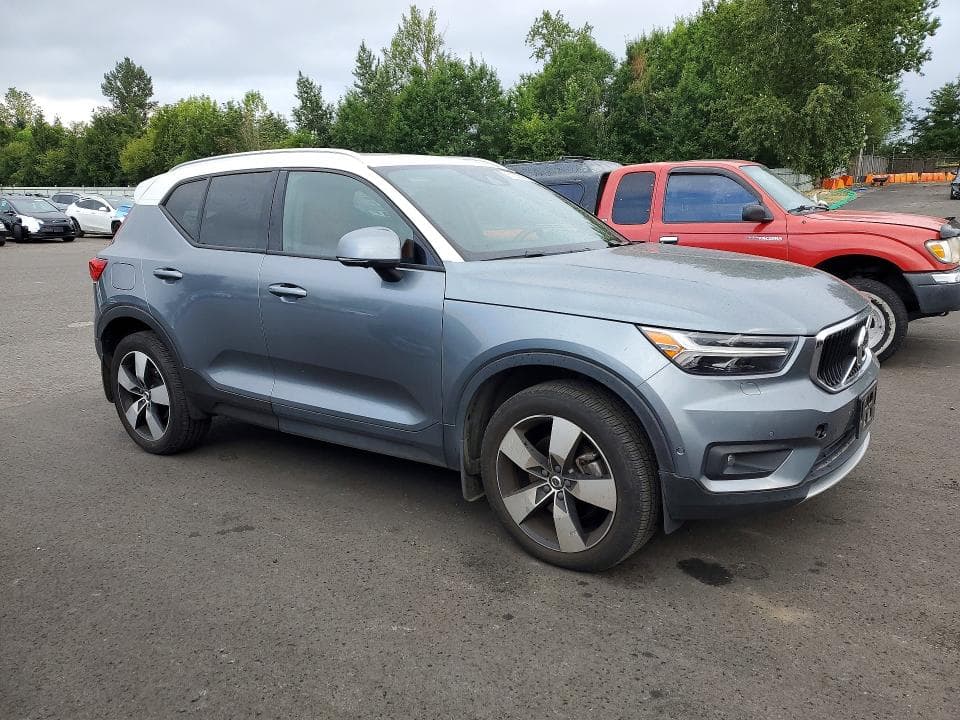 2019 VOLVO XC40 T5 MOMENTUM 4