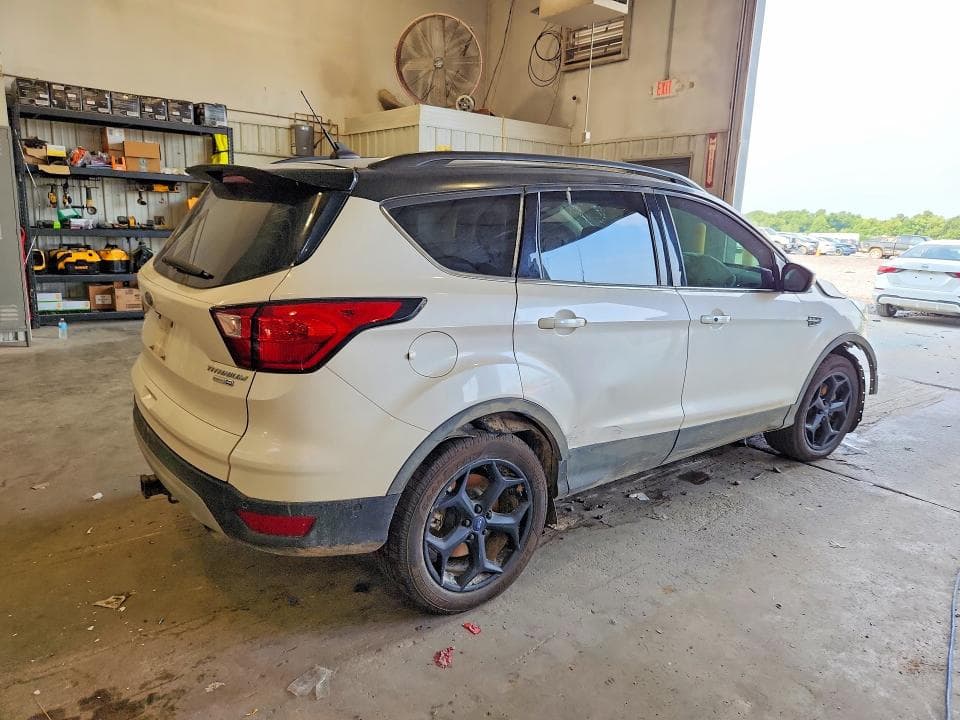 2019 FORD ESCAPE TITANIUM 3