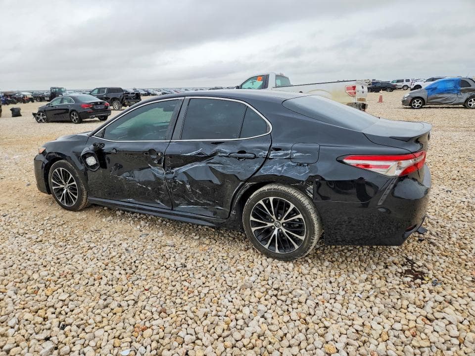 2018 TOYOTA CAMRY SE 2
