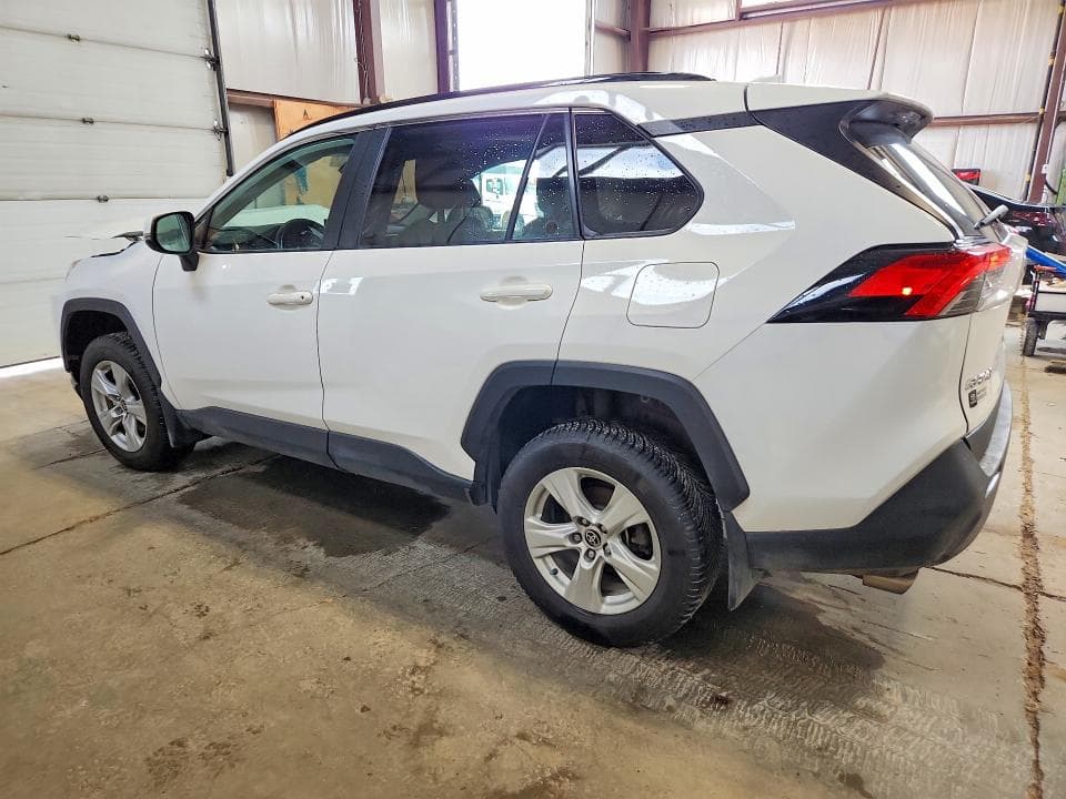 2021 TOYOTA RAV4 XLE 2