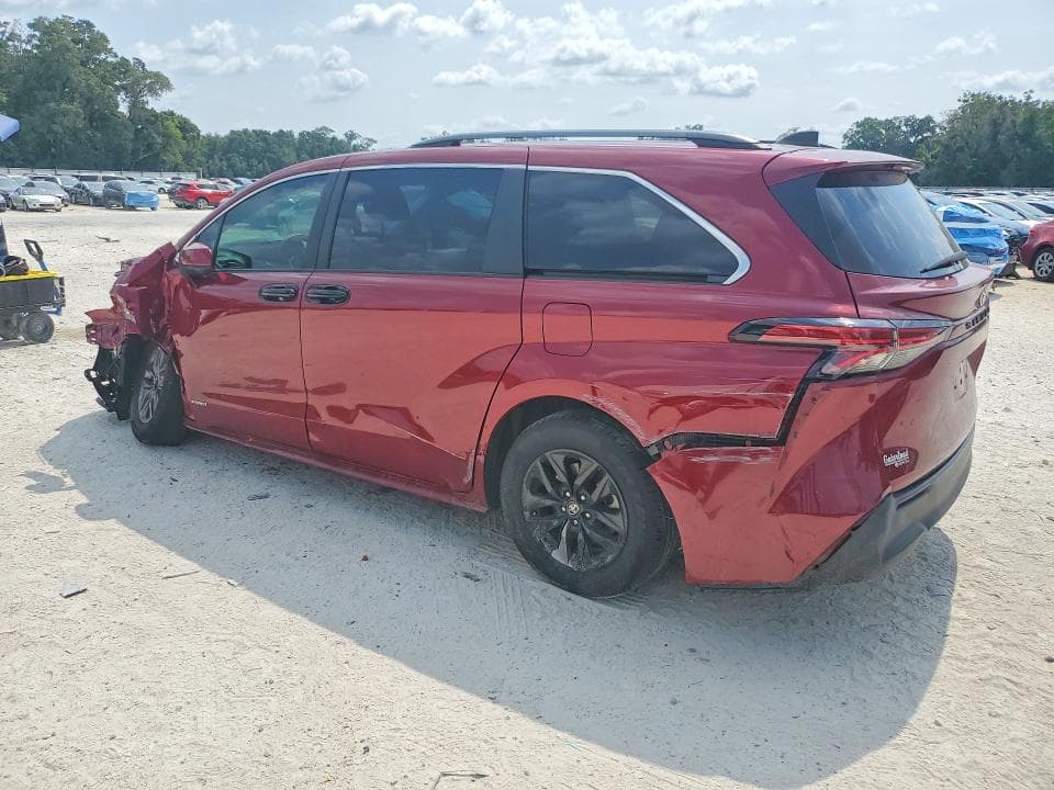 2021 TOYOTA SIENNA LE 2