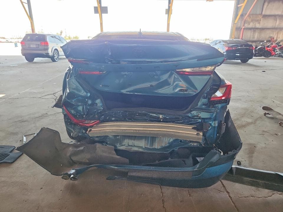 2025 TOYOTA CAMRY SE 6