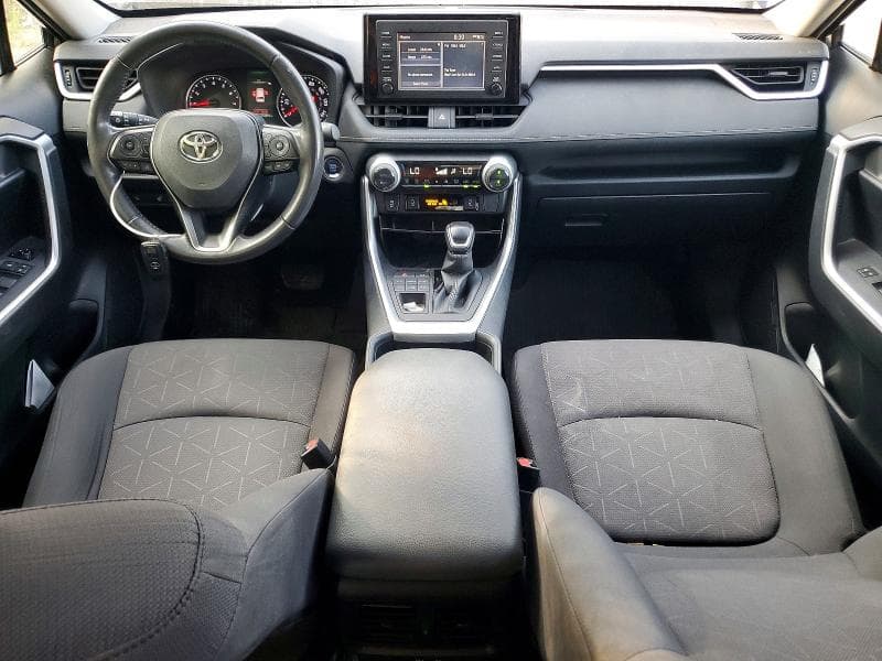 2019 TOYOTA RAV4 XLE 8