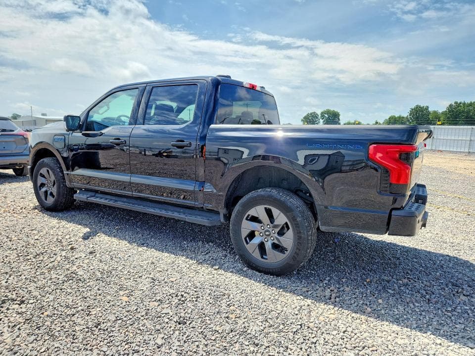 2025 FORD F150 LIGHTNING XLT 2