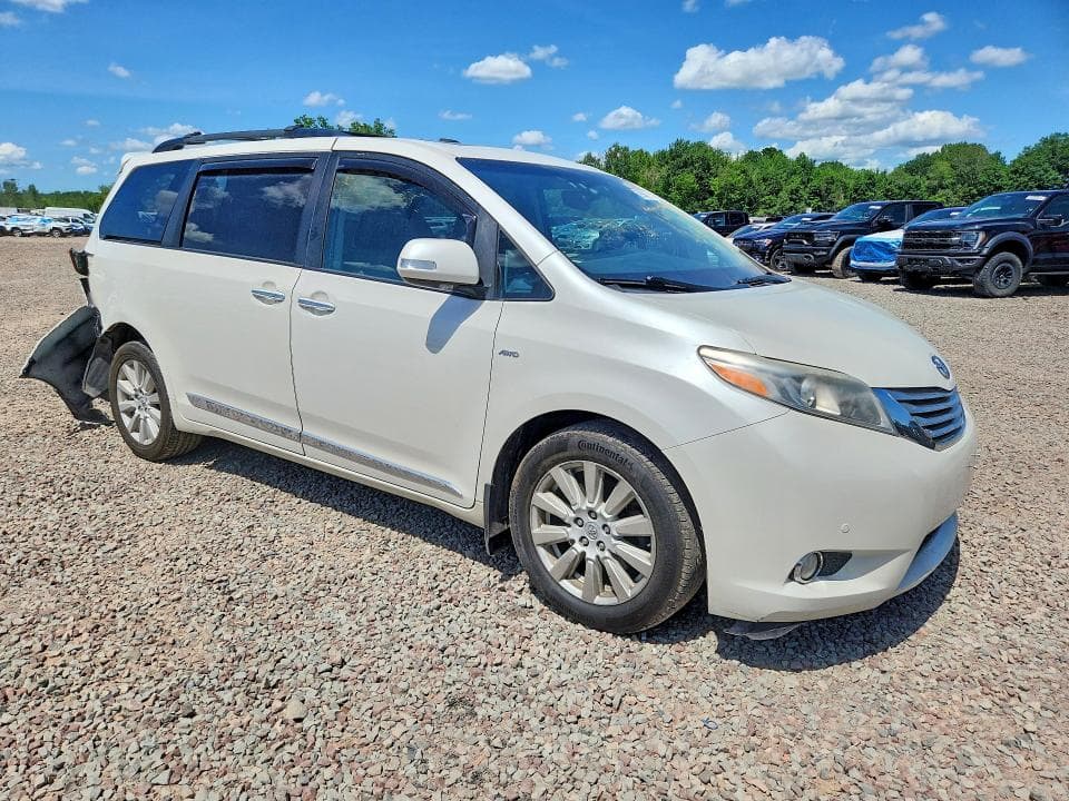 2017 TOYOTA SIENNA 4
