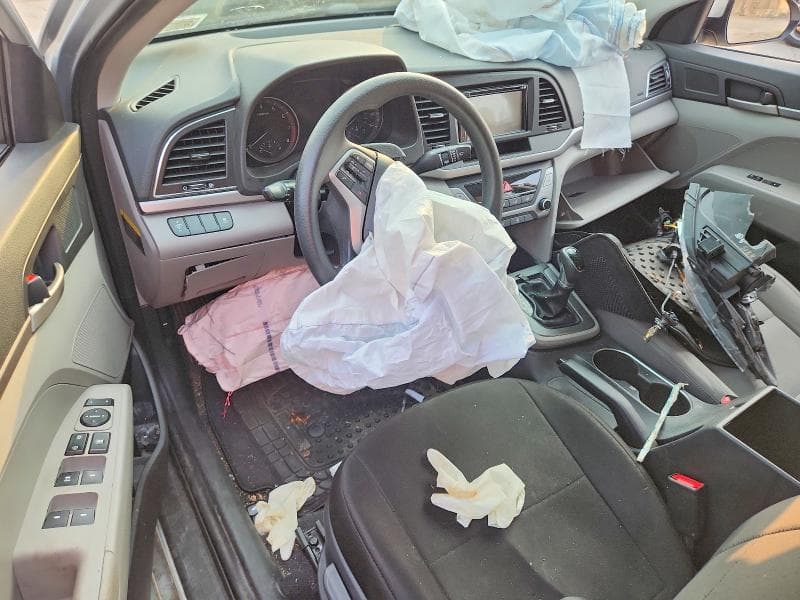2018 HYUNDAI ELANTRA SE 8