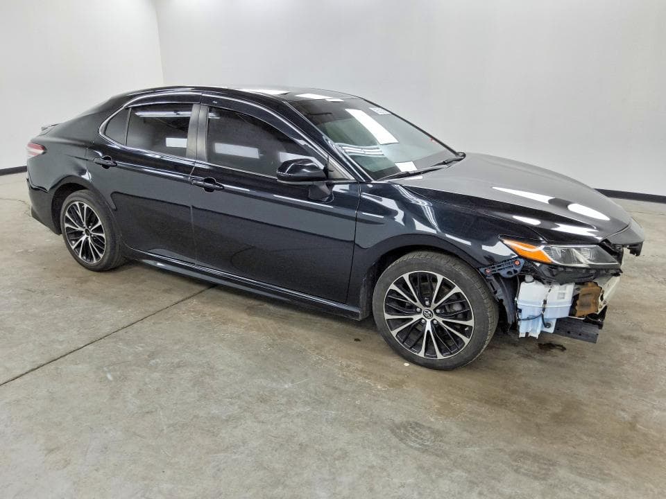 2018 TOYOTA CAMRY SE 4