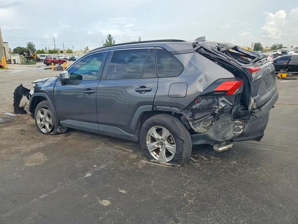 2021 TOYOTA RAV4 XLE 2