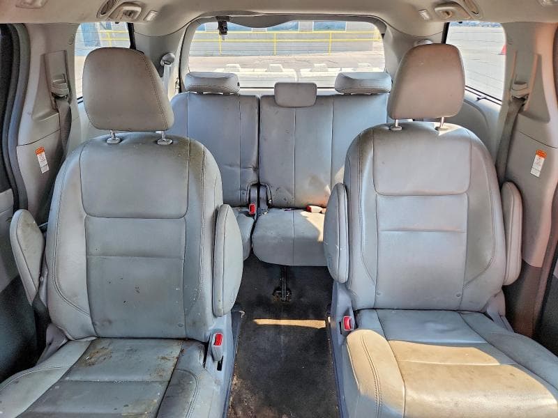 2018 TOYOTA SIENNA XLE 7-PASSENGER 10