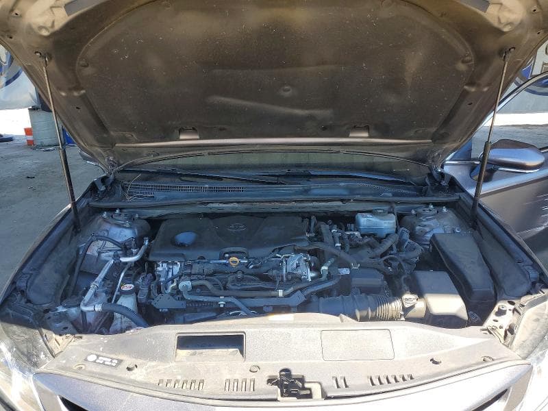 2020 TOYOTA CAMRY SE 11