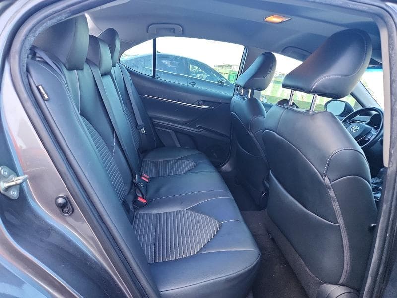 2019 TOYOTA CAMRY SE 10