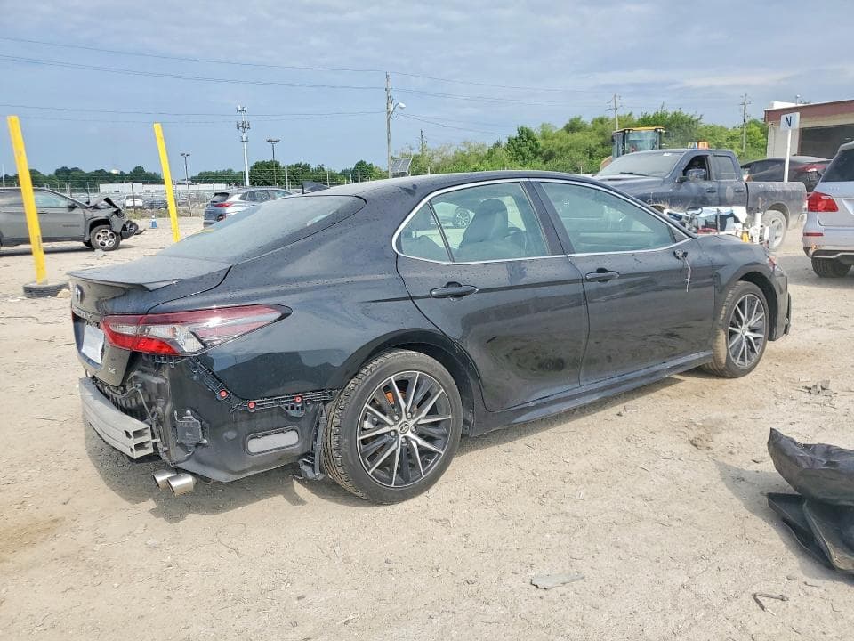 2021 TOYOTA CAMRY SE 3